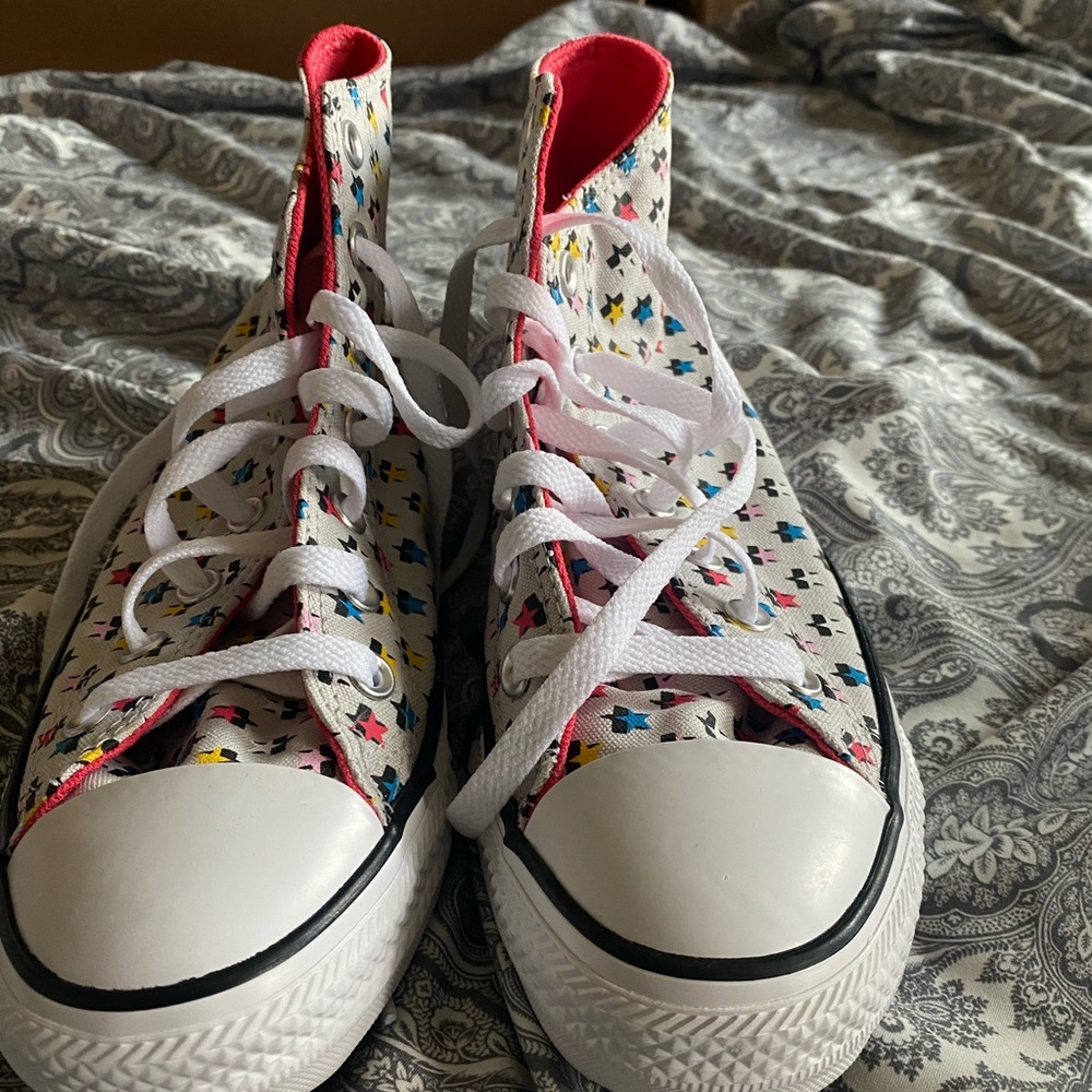 Colorful star converse size 81/2 womens